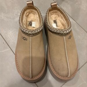 UGG Beige SAND TAZZ II size 7 PLATFORM